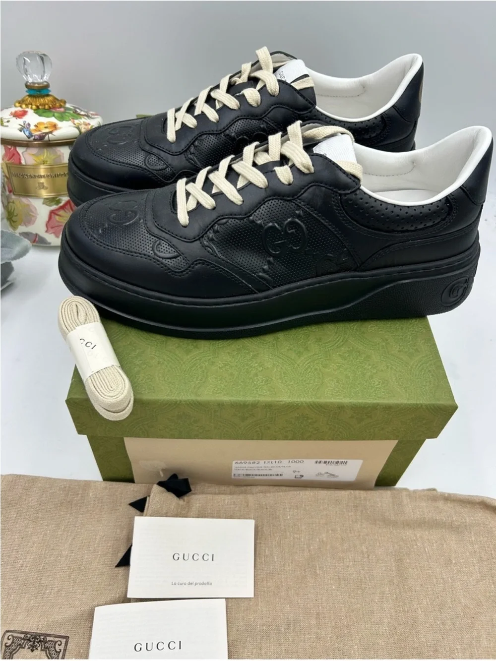 Men’s Gucci, Gigi embossed leather sneakers size 9.5 it’s 10.5 US made in Italy
